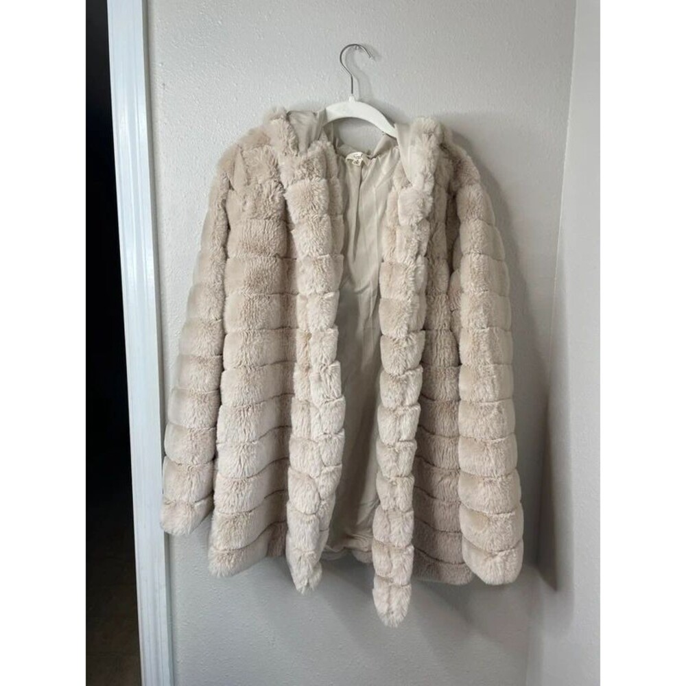 Easel Grooved Soft Faux-Fur Hooded Cozy Jacket Small
